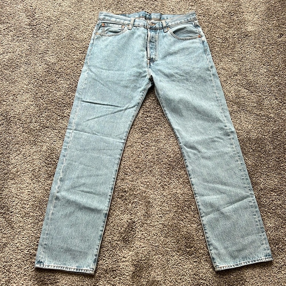 Men’s Levi 501 Original fit jeans. W 34, L 32. Great condition, light stonewash.